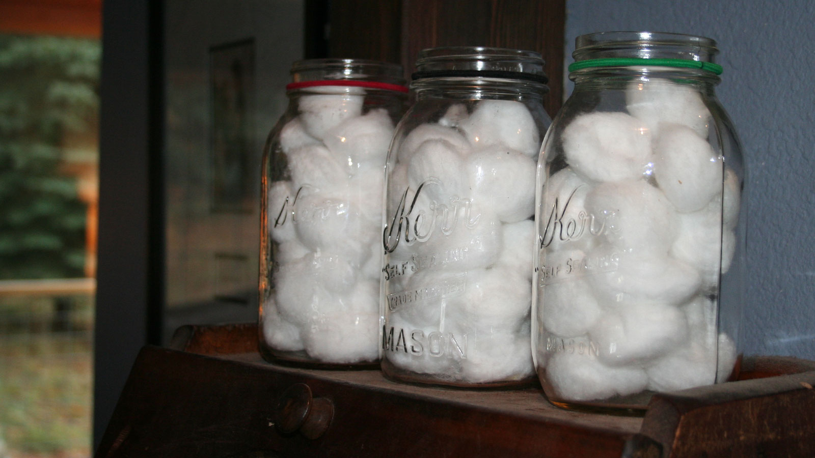 1600-x-900_Cotton-Balls